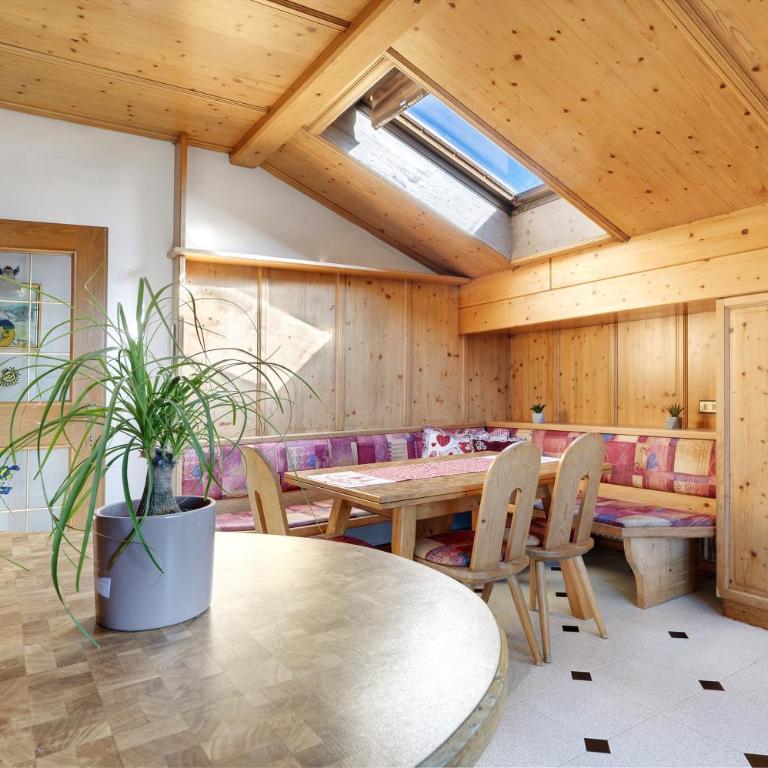 Apartment Holzsuite - Deluxe Apartment mit Balkon und 2 Schlafzimmern - 21