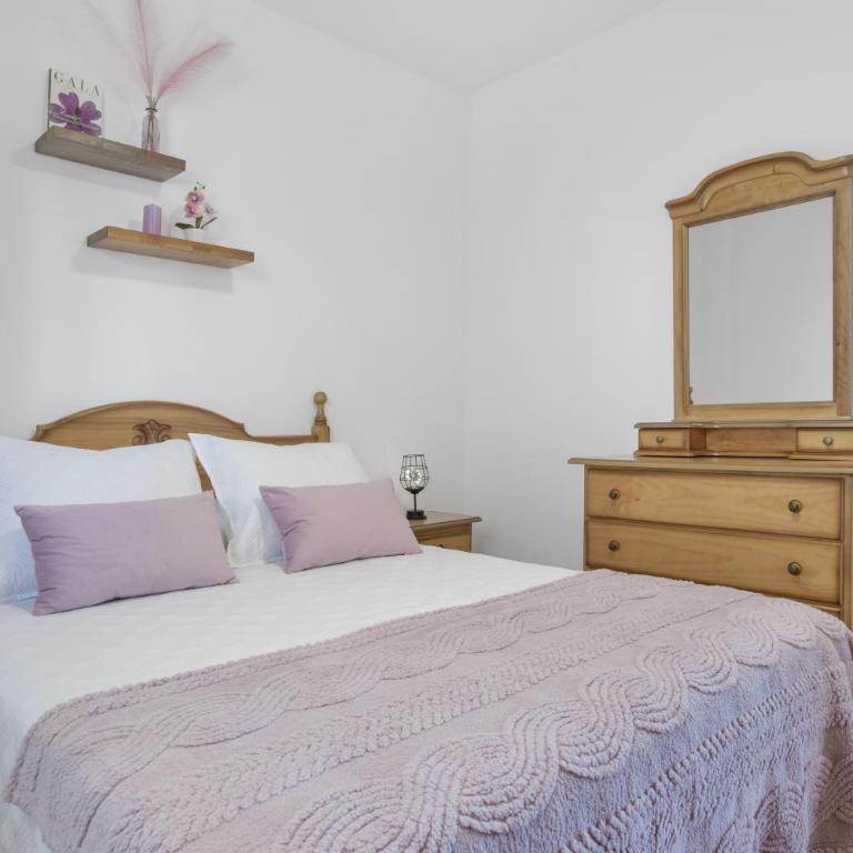 Casa Hinojal - Apartamento Deluxe de 2 dormitorios con balcón - 14