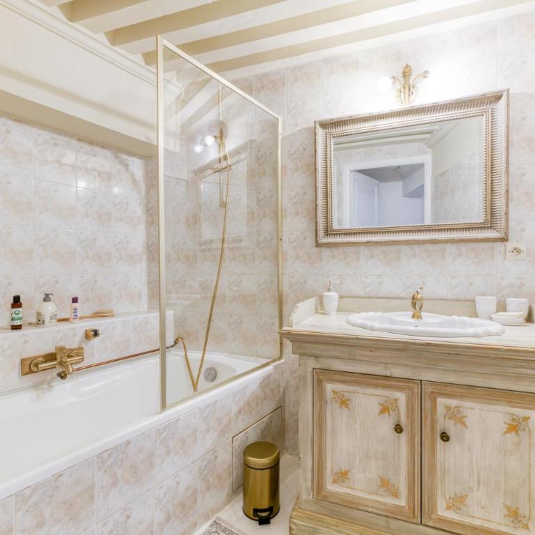 Au Château d’Uriage-Chamrousse - Two-Bedroom Deluxe Apartment with Garden View - 18