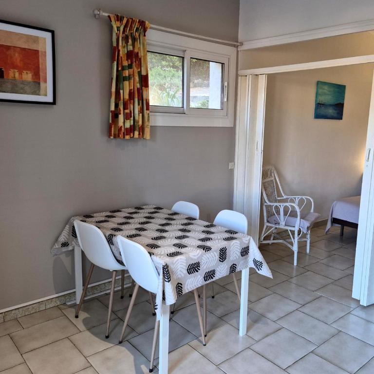 APPARTEMENTS DANS VILLA EN REZ DE JARDIN - Appartement - Vue sur Jardin - 12