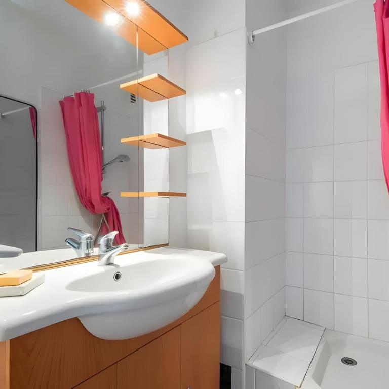 Maison de la plage - Two-Bedroom Deluxe Apartment with Ocean View - 32
