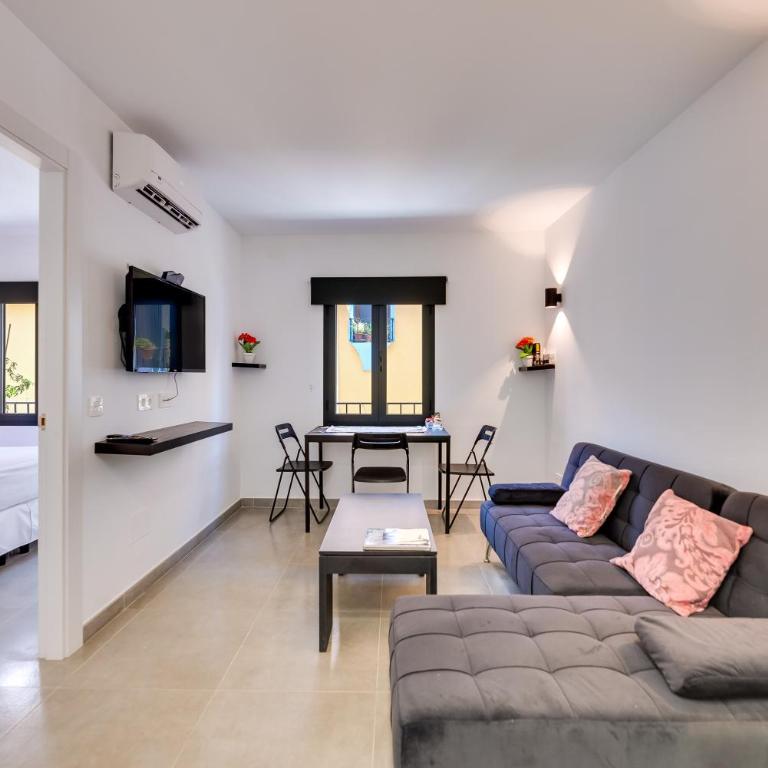Parkview Apartments 2 - Superior One-Bedroom Apartment with Balcony - 1