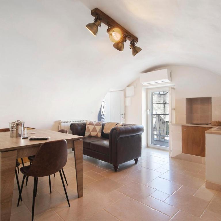 Casa Tuccia - Appartamento Superior con 1 Camera da Letto e Balcone - 5