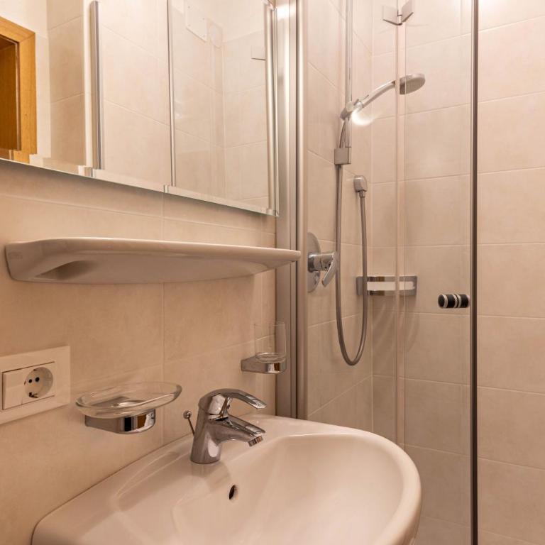 Unterhauserhof App B - Appartamento Deluxe con 2 Camere da Letto e Vista Giardino - 5