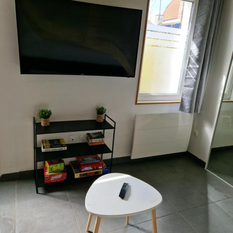 Magnifique logement à 200m de la plage avec terrasse et emplacement voiture gratuit - Apartment mit 1 Schlafzimmer - 6