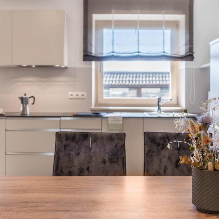 Aster Moments Apt Marie - Three-Bedroom Premium Apartment with Balcony - 6