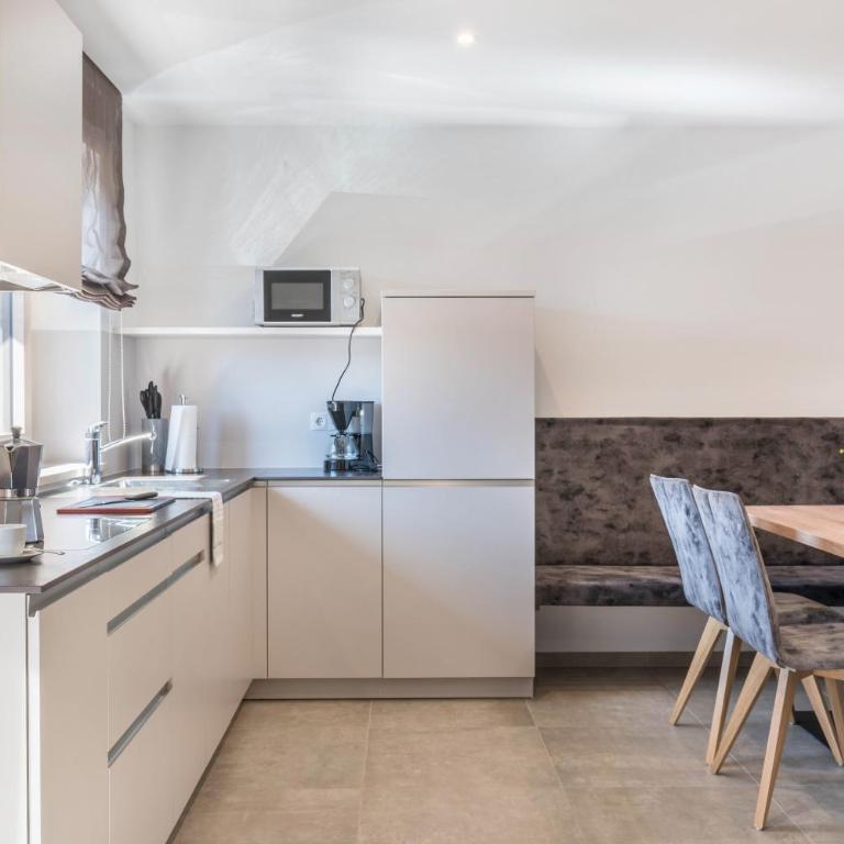Aster Moments Apt Marie - Three-Bedroom Premium Apartment with Balcony - 8