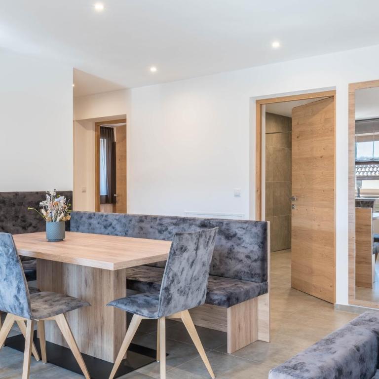 Aster Moments Apt Marie - Three-Bedroom Premium Apartment with Balcony - 2