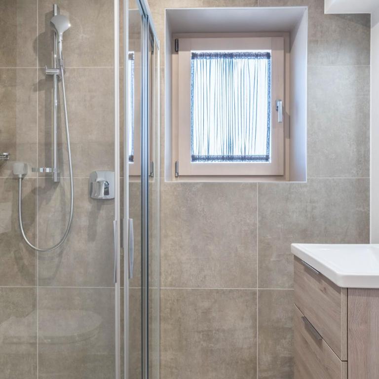 Aster Moments Apt Marie - Three-Bedroom Premium Apartment with Balcony - 16