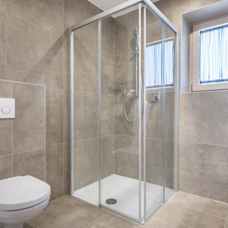 Aster Moments Apt Marie - Three-Bedroom Premium Apartment with Balcony - 17