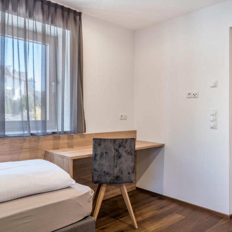 Aster Moments Apt Marie - Three-Bedroom Premium Apartment with Balcony - 15