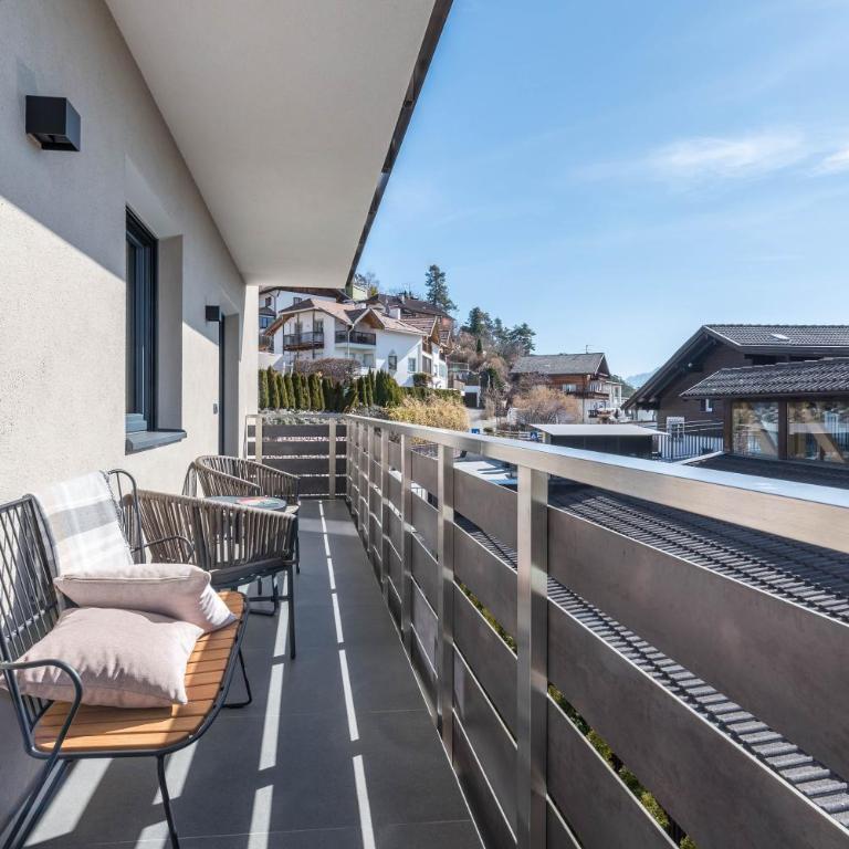Aster Moments Apt Marie - Three-Bedroom Premium Apartment with Balcony - 5
