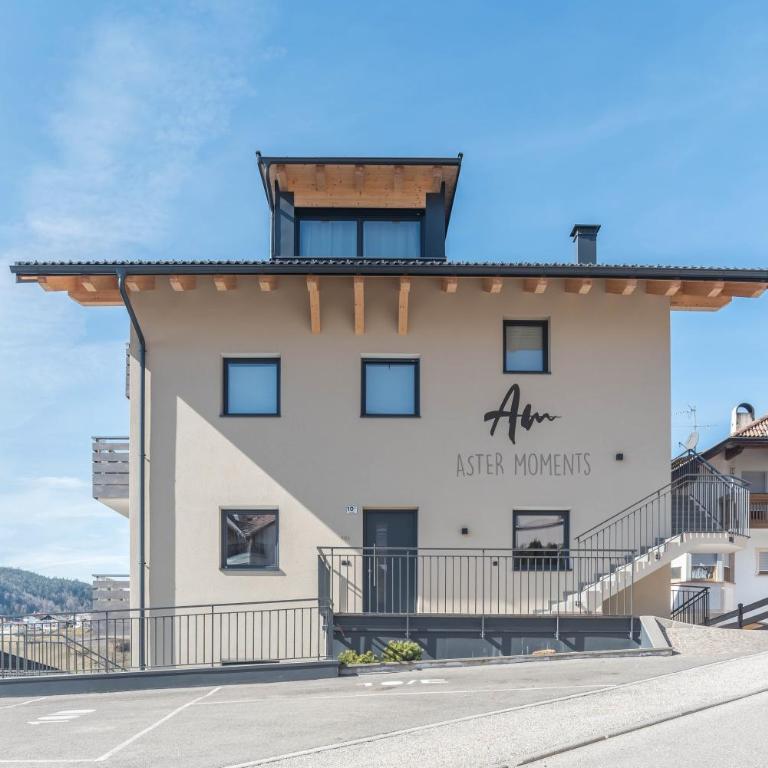 Aster Moments Apt Marie - Three-Bedroom Premium Apartment with Balcony - 24