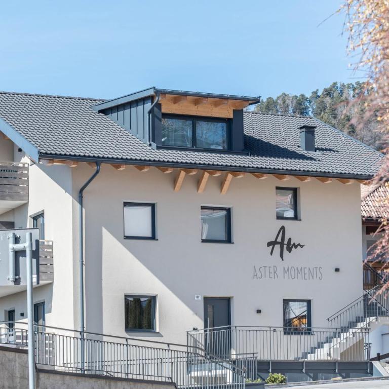 Aster Moments Apt Marie - Three-Bedroom Premium Apartment with Balcony - 23