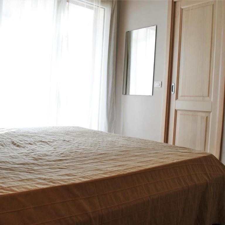 Villa Florida 2 with private pool - Three-Bedroom Premium Apartment with Balcony - 6