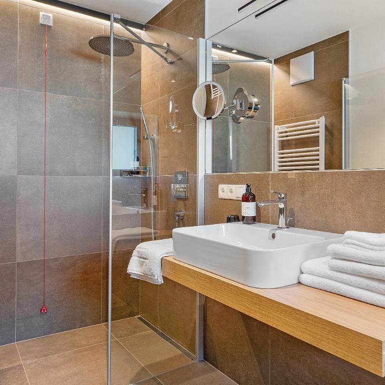 Hotel Murrer 3S relax.nature.gusto - Dreibettzimmer mit Dusche - 9