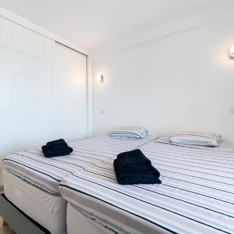 Paraiso - Three-Bedroom Apartment with Water View - 11