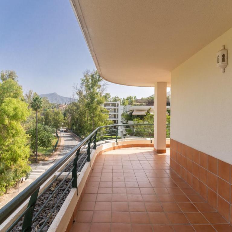 Guadalmina Alta - Apartamento de 3 dormitorios con vistas a las montañas - 21