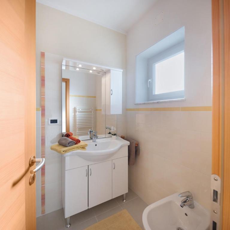 Ciasa Piaz de Pavarin - Appartamento Deluxe con 2 Camere da Letto e Vista Giardino - 13