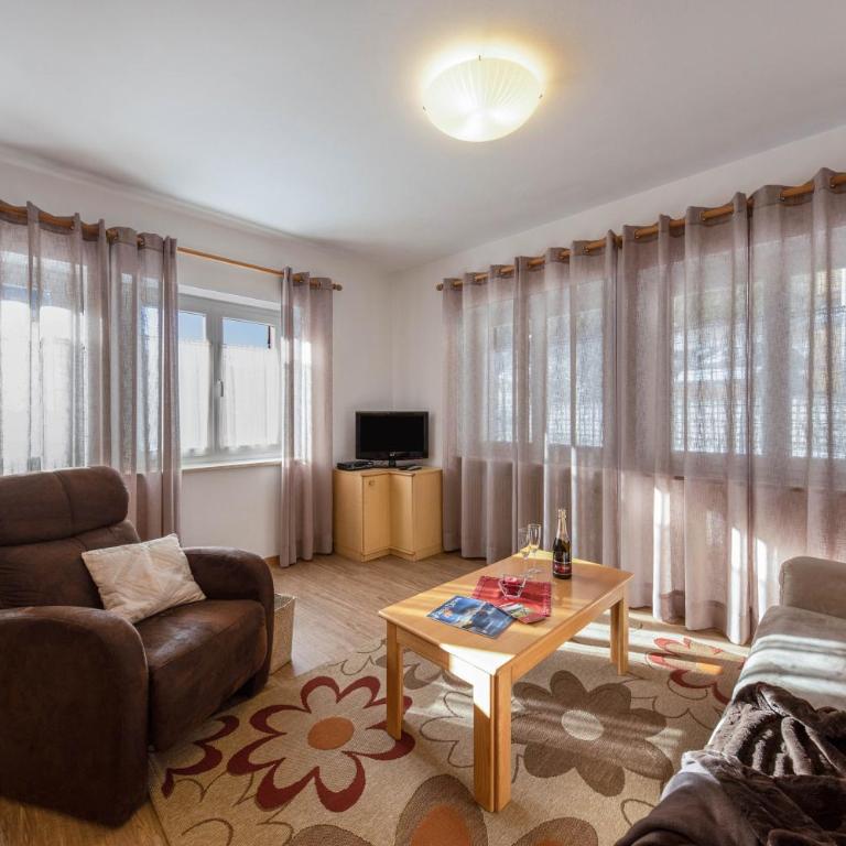 Ciasa Piaz de Pavarin - Appartamento Deluxe con 2 Camere da Letto e Vista Giardino - 1