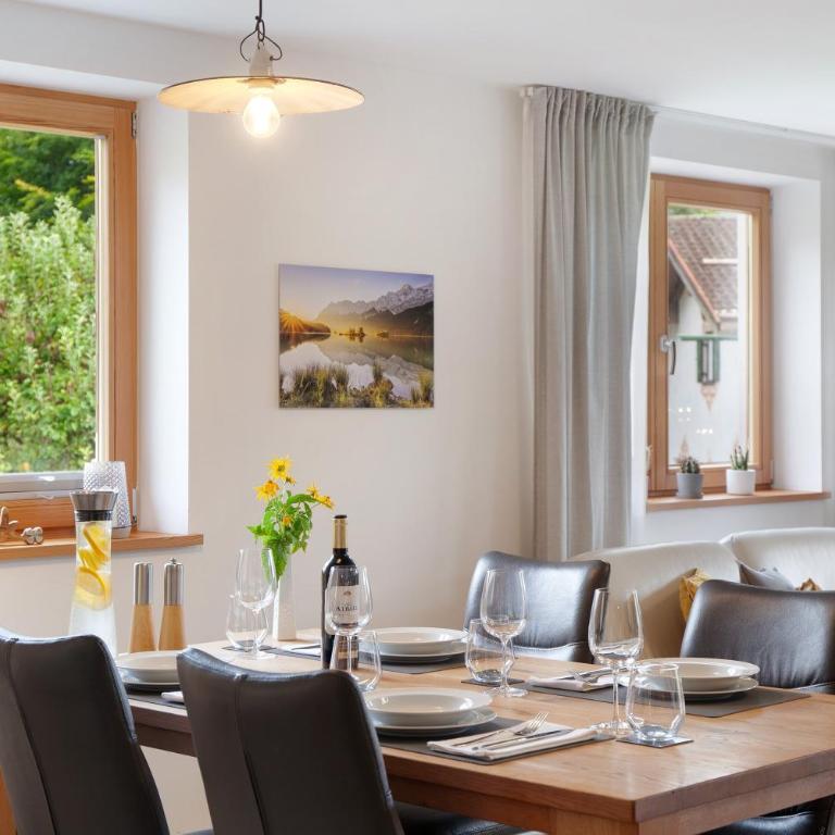 Chalet Falkenstein - Two-Bedroom Deluxe Apartment with Garden View - 7