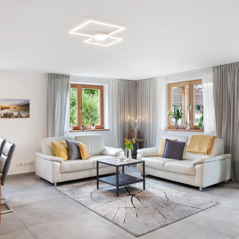 Chalet Falkenstein - Two-Bedroom Deluxe Apartment with Garden View - 2