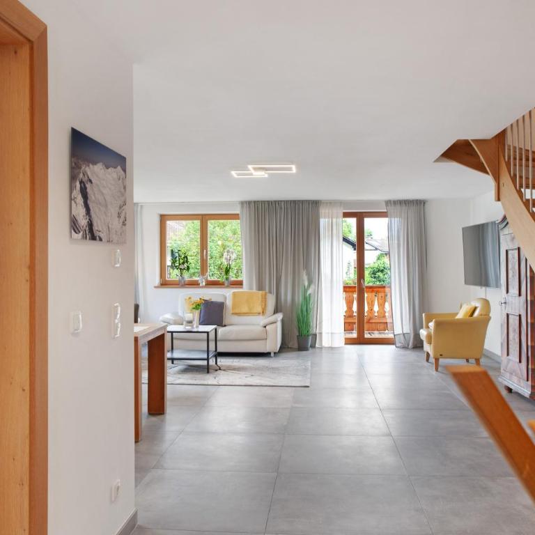 Chalet Falkenstein - Two-Bedroom Deluxe Apartment with Garden View - 24