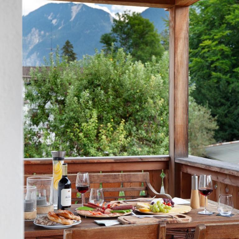 Chalet Falkenstein - Two-Bedroom Deluxe Apartment with Garden View - 4