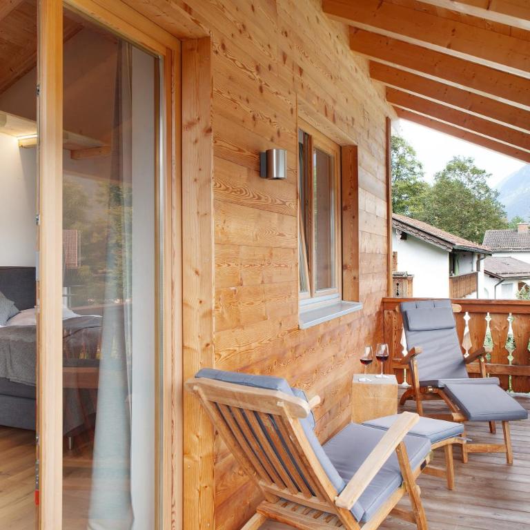 Chalet Falkenstein - Two-Bedroom Deluxe Apartment with Garden View - 14