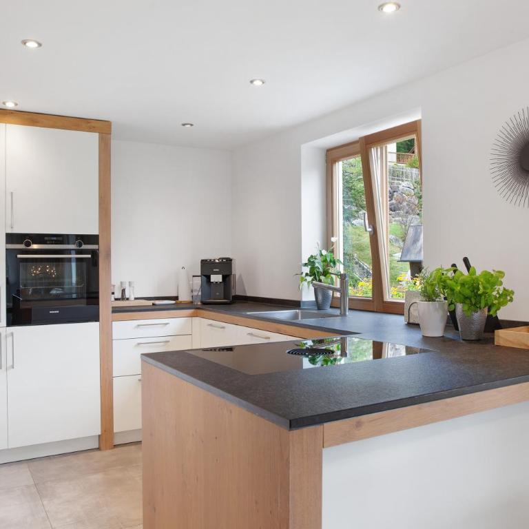 Chalet Falkenstein - Two-Bedroom Deluxe Apartment with Garden View - 8