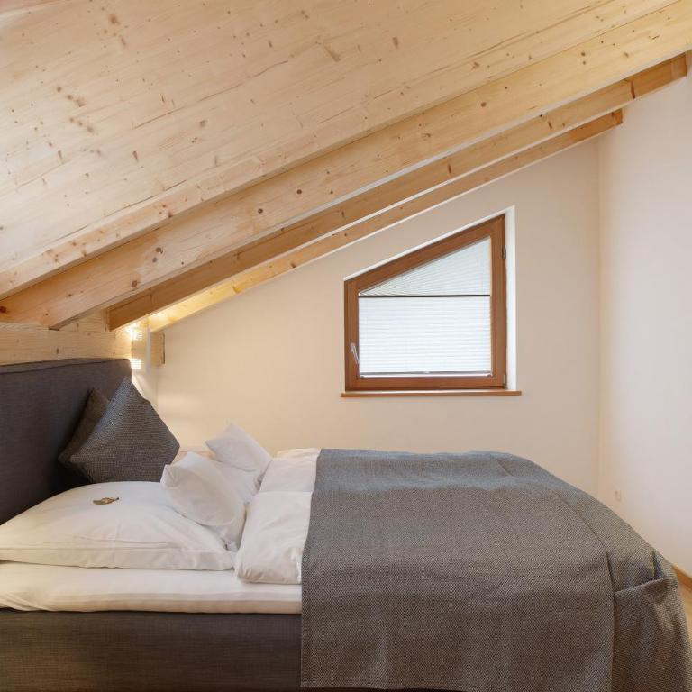 Chalet Falkenstein - Two-Bedroom Deluxe Apartment with Garden View - 21