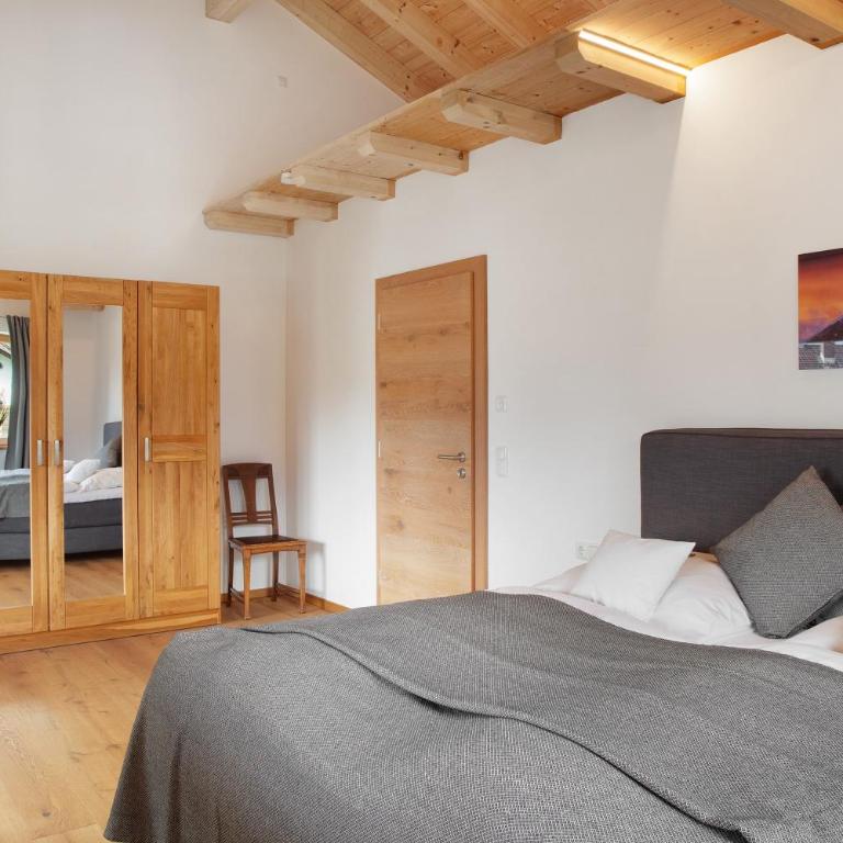 Chalet Falkenstein - Two-Bedroom Deluxe Apartment with Garden View - 15