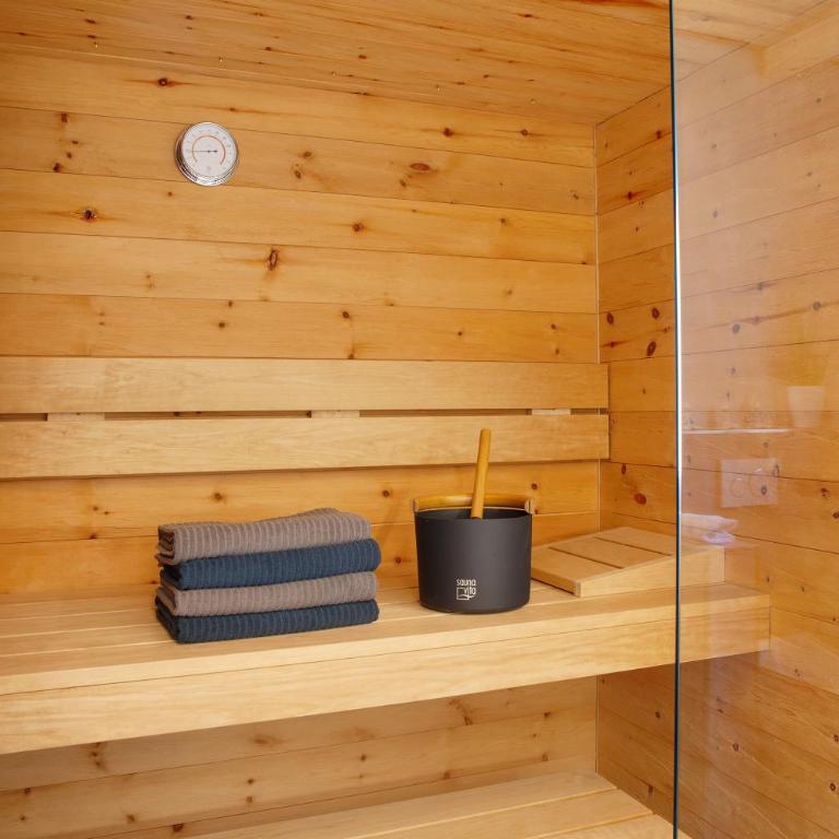 Chalet Falkenstein - Two-Bedroom Deluxe Apartment with Garden View - 19