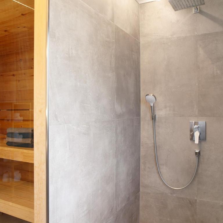 Chalet Falkenstein - Two-Bedroom Deluxe Apartment with Garden View - 18