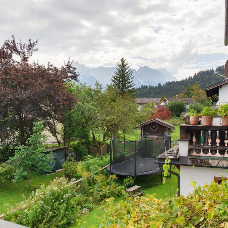 Chalet Falkenstein - Two-Bedroom Deluxe Apartment with Garden View - 27