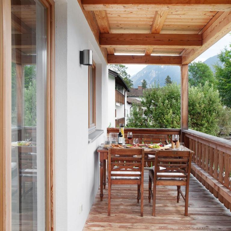 Chalet Falkenstein - Two-Bedroom Deluxe Apartment with Garden View - 3