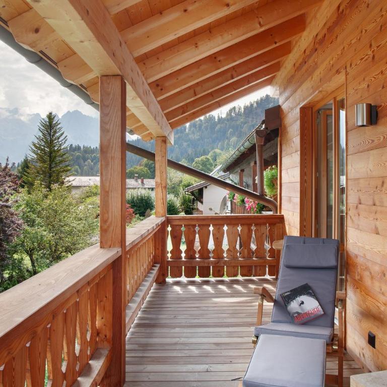 Chalet Falkenstein - Two-Bedroom Deluxe Apartment with Garden View - 26