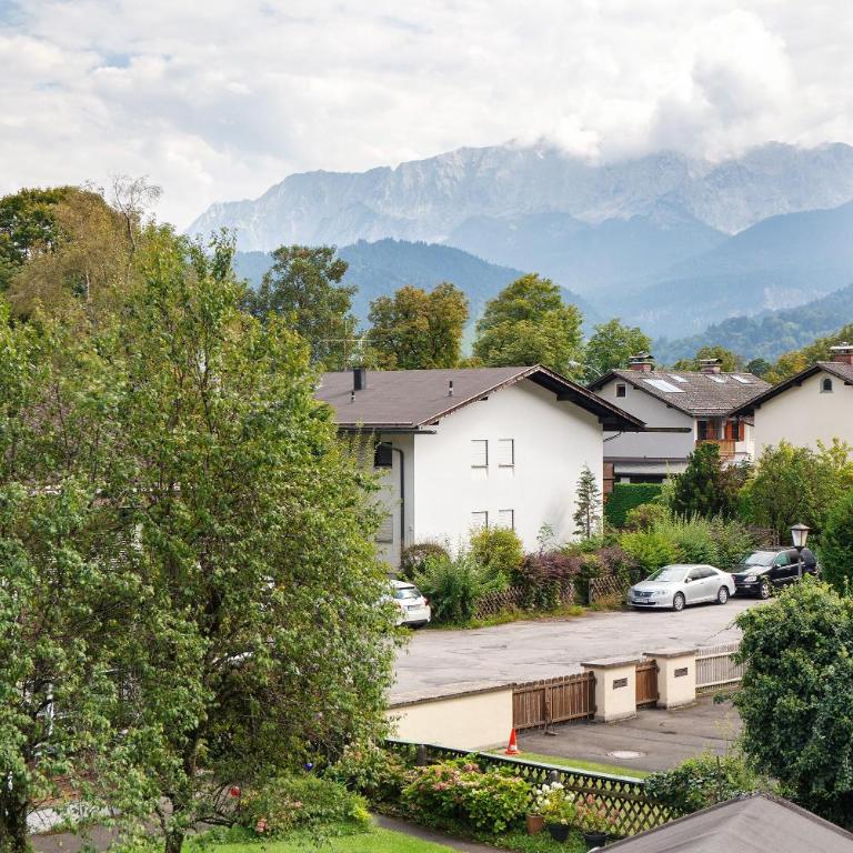 Chalet Falkenstein - Two-Bedroom Deluxe Apartment with Garden View - 28