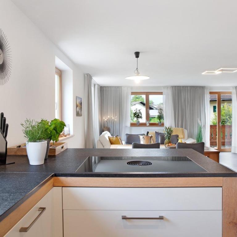Chalet Falkenstein - Two-Bedroom Deluxe Apartment with Garden View - 9