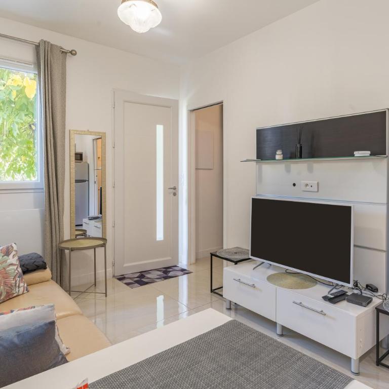 Appartement indépendant avec jardin - Appartement 1 Chambre - Vue sur Jardin - 2