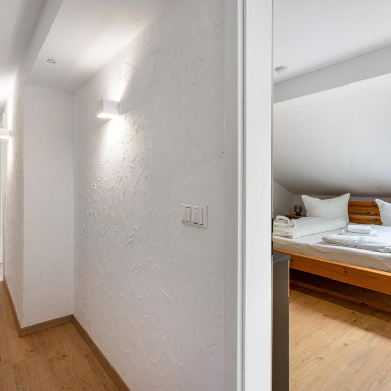 Haus Kreiznegge - Premium Apartment mit 3 Schlafzimmern und Balkon - 24