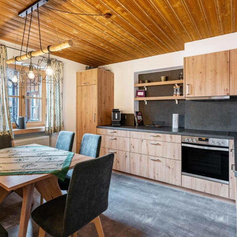 Haus Kreiznegge - Premium Apartment mit 3 Schlafzimmern und Balkon - 8