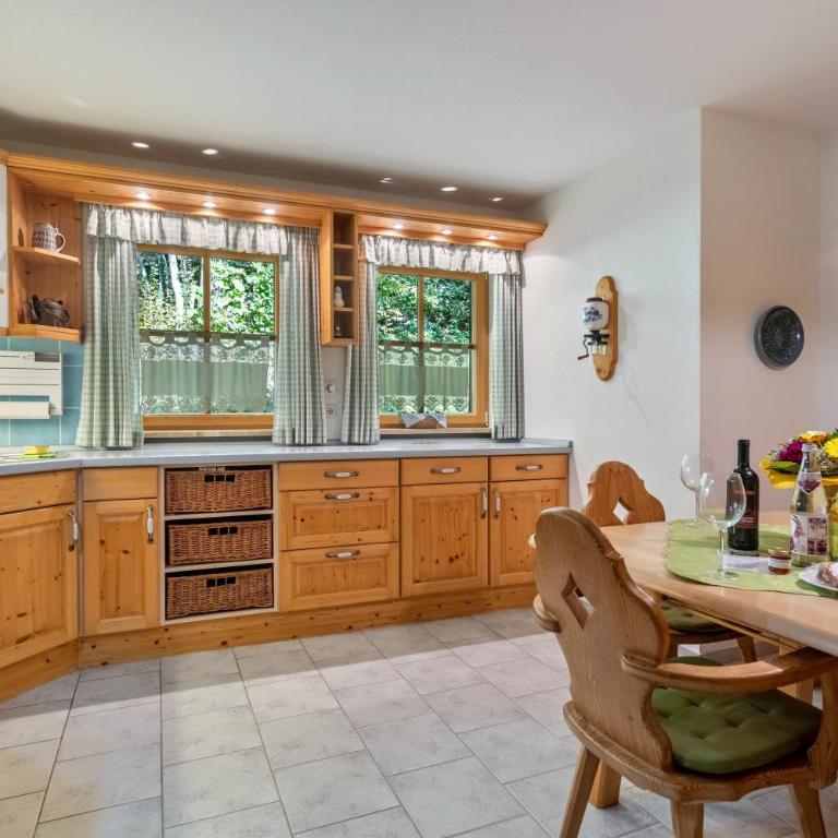 Ferienwohnung Edelweiß - Deluxe-Apartment mit 2 Schlafzimmern und Gartenblick - 6