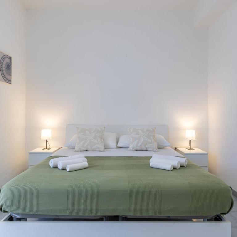 Mare di Sicilia Apartments - Two-Bedroom Deluxe Apartment with Garden View - 8
