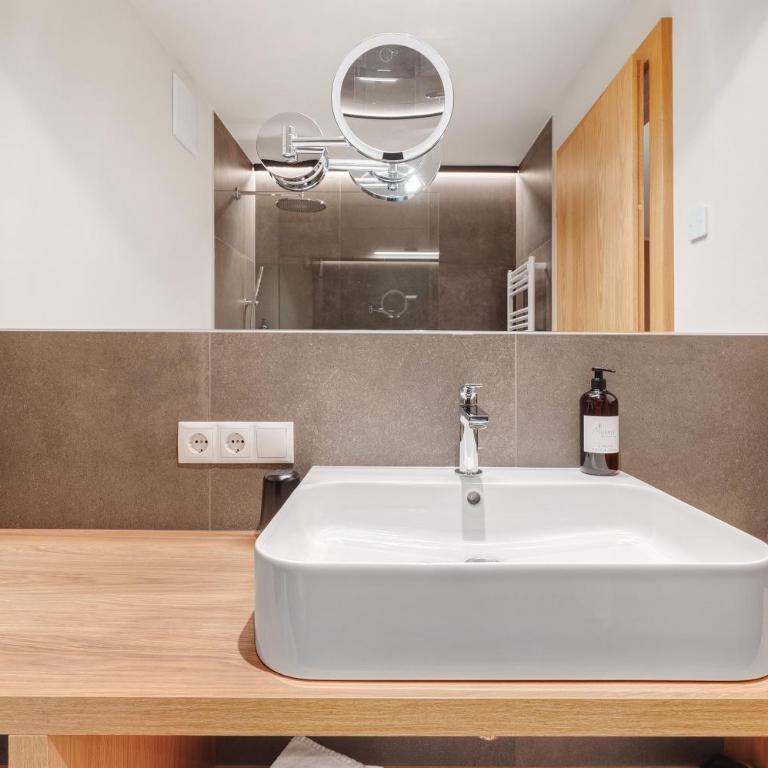 Hotel Murrer 3S relax.nature.gusto - Dreibettzimmer mit Dusche - 9