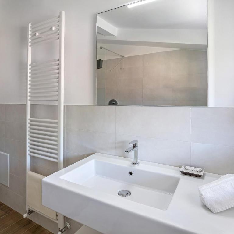 Villa Donne del Lago Valentina - Appartamento Deluxe con 2 Camere da Letto e Vista Giardino - 23