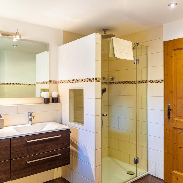 Ferienwohnung Kraus Eibsee - Deluxe-Apartment mit 2 Schlafzimmern und Gartenblick - 23