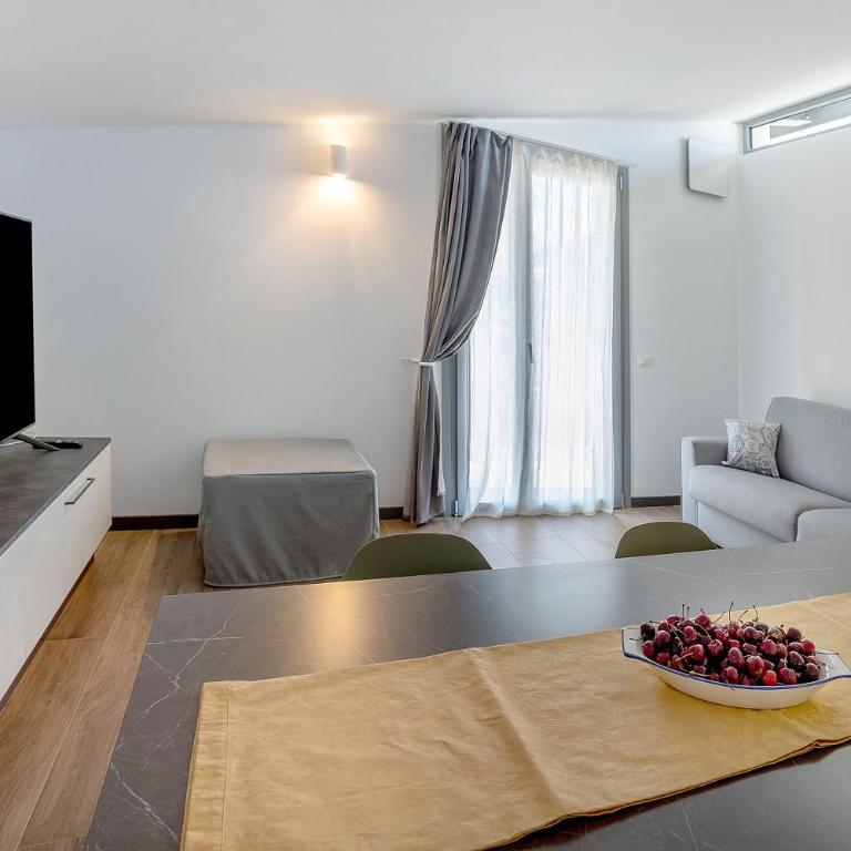 Villa Donne del Lago Valentina - Appartamento Deluxe con 2 Camere da Letto e Vista Giardino - 13