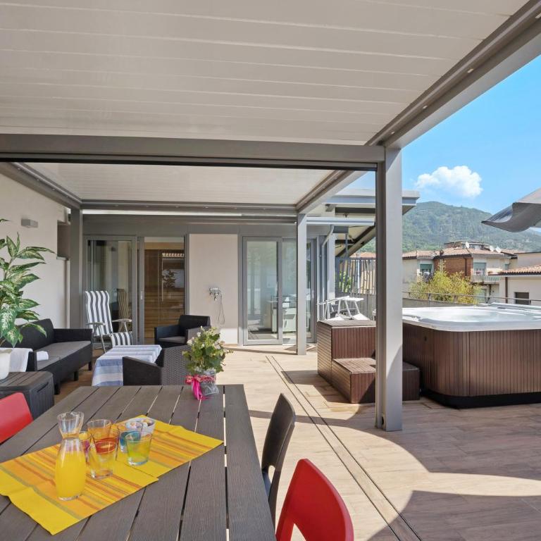 Villa Donne del Lago Valentina - Appartamento Deluxe con 2 Camere da Letto e Vista Giardino - 4