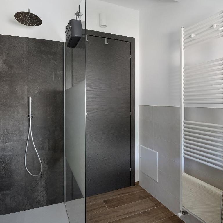 Villa Donne del Lago Valentina - Appartamento Deluxe con 2 Camere da Letto e Vista Giardino - 20
